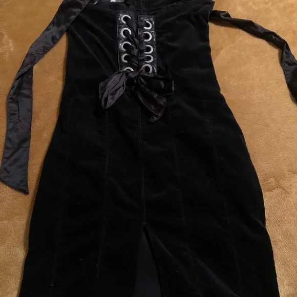 Apple Bottom fitted black dress with lace-up back. Size 5-6 - Picture 3 of 4